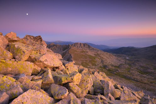 Here are dos and don'ts for March 25's full moon.